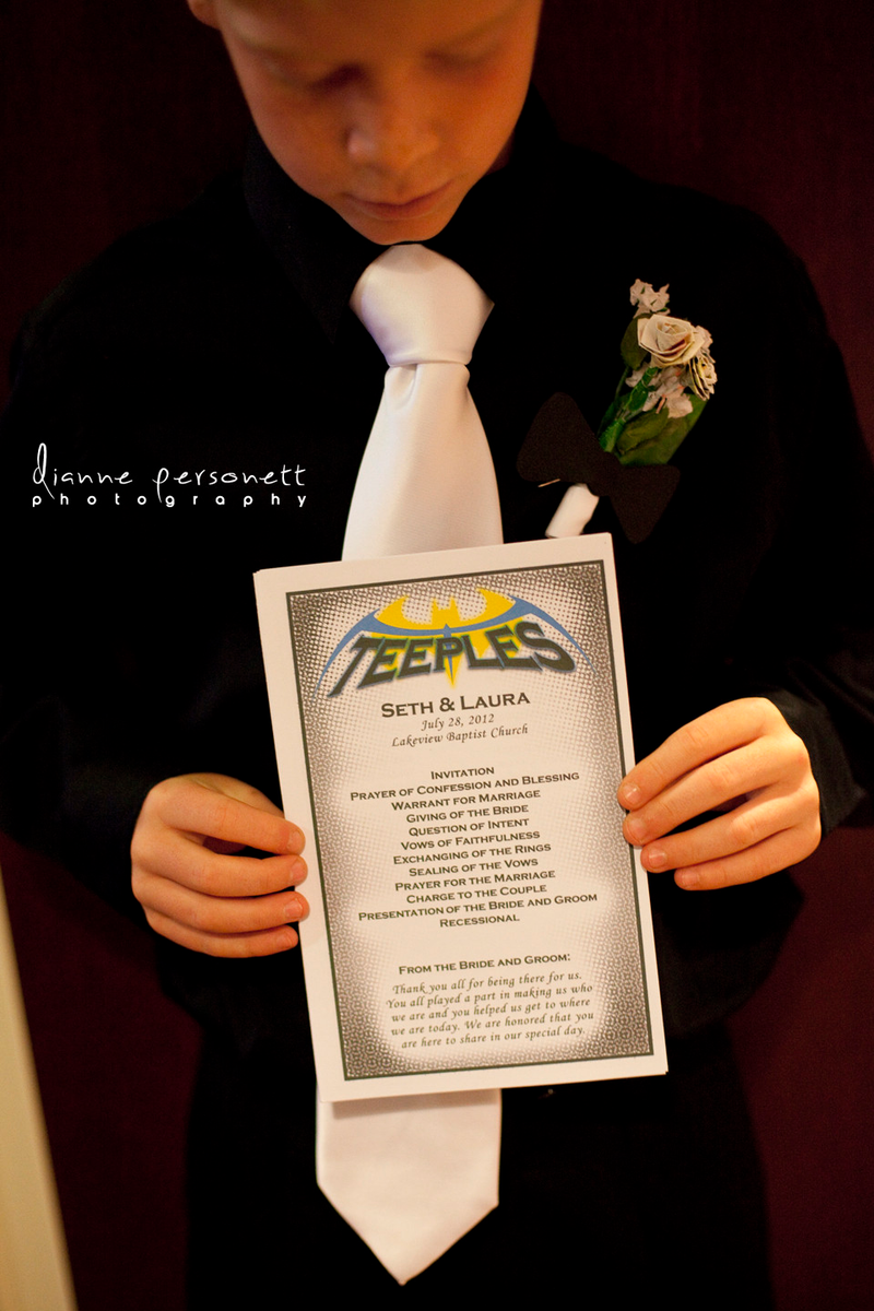 Illustration for article titled Batgirl and Nightwing's Wedding Shames All Other Geek Weddings